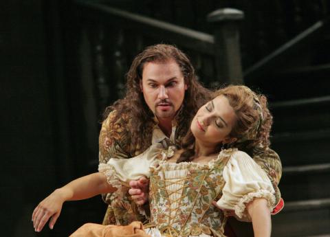 Mariusz Kwiecien (Count Almaviva) and Isabel Bayrakdarian (Susanna) in San Diego Opera's production of Mozart's 'The Marriage of Figaro'. Photo © 2007 Ken Howard