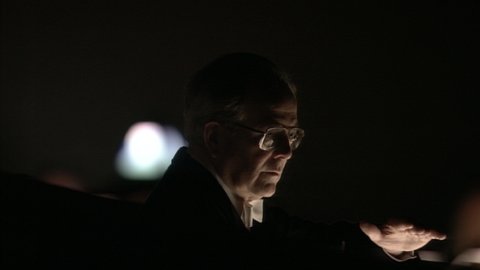 Wolfgang Sawallisch conducting 'Die Frau ohne Schatten' in Nagoya. DVD screenshot © 1992 Bayerische Staatsoper