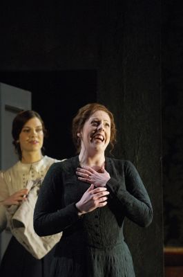 Wendy Dawn Thompson as Varvara (left) and Giselle Allen as Katerina (Katya). Photo © 2007 Richard Moran