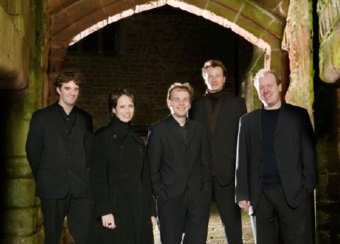 The London Bridge Ensemble (from left to right: Tom Dunn, viola, Kate Gould, cello, Benjamin Nabarro, violin, Ivan Ludlow, baritone and Daniel Tong, piano). Photo © Benjamin Ealovega