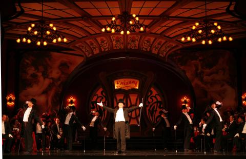 Jason Graae as Njegus in 'The Merry Widow'. Photo © 2007 Robert Millard