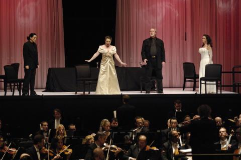 From left to right: Katarina Karneus (Octavian), Dorothea Röschmann (The Marschallin), Alfred Muff (Baron Ochs) and Malin Hartelius (Sophie) with (below) Franz Welser-Möst and members of The Cleveland Orchestra in Act 3 of 'Der Rosenkavalier' by Richard Strauss. Photo © 2007 Roger Mastroianni