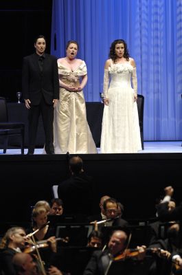 From left to right: Katarina Karneus (Octavian), Dorothea Röschmann (The Marschallin) and Malin Hartelius (Sophie) with (below) Franz Welser-Möst and members of The Cleveland Orchestra in Act 3 of 'Der Rosenkavalier' by Richard Strauss. Photo © 2007 Roger Mastroianni