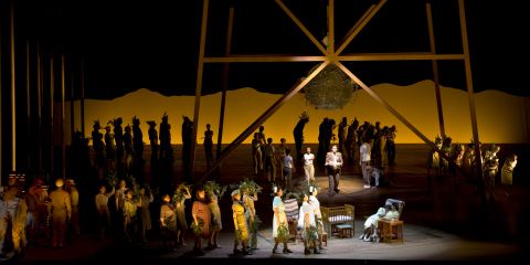 Gerald Finlay as J Robert Oppenheimer, the Netherlands Opera Choir and dancers. Photo © 2007 Marco Borggreve