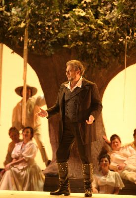 Placido Domingo as Vidal Hernando in LA Opera's production of Torroba's 'Luisa Fernanda'. Photo © 2007 Robert Millard