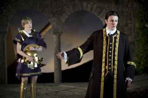 Cora Burggraaf (Aminta) and Thomas Walker (Agenore). Photo © 2007 Johan Persson