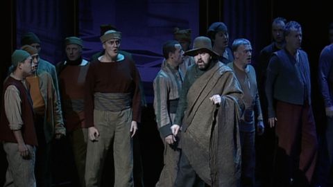 Members of the Vienna State Opera Chorus in the prologue of Verdi's 'Simon Boccanegra'. DVD screenshot © 2002 ORF
