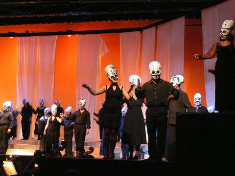 A scene from Verdi's 'Un Ballo in Maschera' at Gut Immling. Photo © 2007 Philip Crebbin