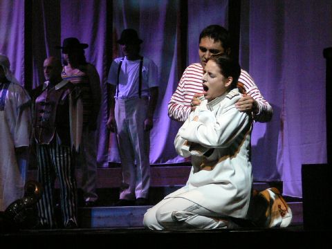 Stefanie Braun (Oscar) and Enrique Ambrosio (Riccardo) in Verdi's 'Un Ballo in Maschera' at Gut Immling. Photo © 2007 Philip Crebbin