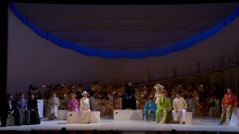 A scene from Rossini's 'Il Viaggio a Reims'. Screenshot © 2005 Théâtre musical de Paris, Châtelet, and François Roussillon Associés 