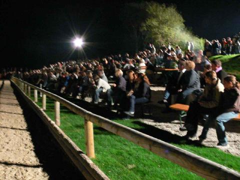 The audience at Thann, awaiting the start of the performance. Photo © 2007 Philip Crebbin 