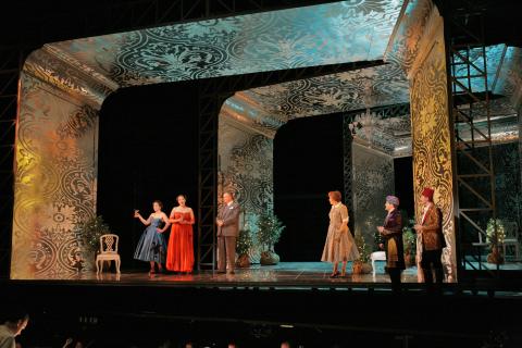 Reinhardt, Goeldner, Travis, Stone, Mentzer and Phillips in 'Cosi fan tutte'. Photo © 2007 Ken Howard 