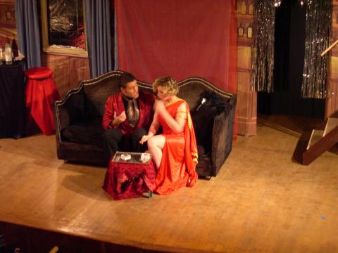 Patrick McNally (Dappertutto and Julie Lawrence (Giulietta). Photo © 2007 Neil Sederburg 