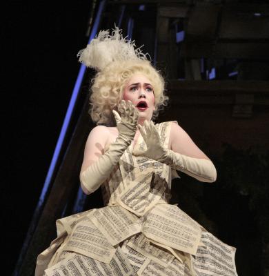 Heidi Stober as La Folie in Rameau's 'Platée' at Santa Fe Opera. Photo © 2007 Ken Howard 