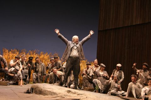 Jorma Silvasti and members of the chorus in 'Jenufa'. Photo © 2007 Robert Millard 