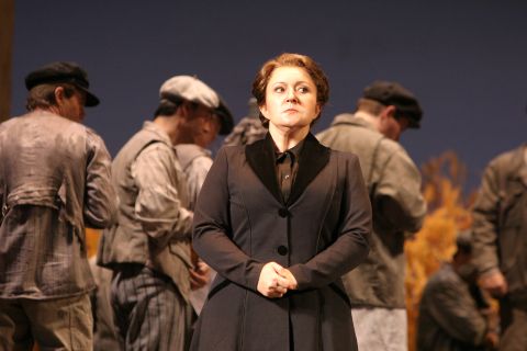 Eva Urbanova as Kostelnicka in Janácek's 'Jenufa'. Photo © 2007 Robert Millard 