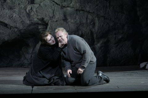 Eva Urbanova (Kostelnicka) and Jorma Silvasti (playboy) in Janácek's 'Jenufa'. Photo © 2007 Robert Millard