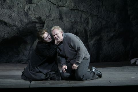 Eva Urbanova (Kostelnicka) and Jorma Silvasti (playboy) in Janácek's 'Jenufa'. Photo © 2007 Robert Millard 