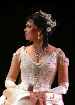 Madeline Bender as Violetta in 'La Traviata'