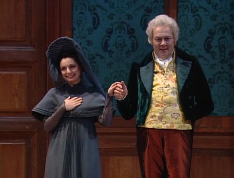 Momentary happiness for Norina (Nuccia Focile) and Don Pasquale (Ferruccio Furlanetto). Screenshot © 1994 RAI Trade 