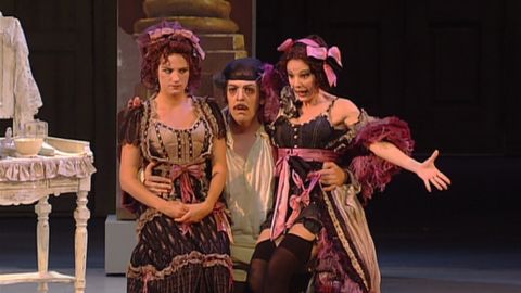 Carla Di Censo (Clorinda) and Paola Gardina (Tisbe) with Alfonso Antoniozzi (Don Magnifico). Screenshot © 2006 RAI Trade