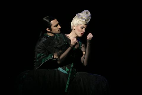 Don Ottavio (Charles Castronovo) and Donna Anna (Alexandra Deshorties). Photo © 2007 Robert Millard