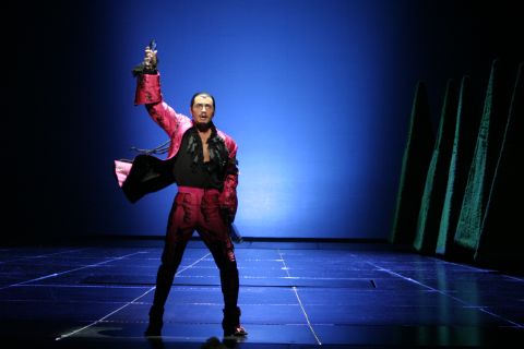 Erwin Schrott as Don Giovanni. Photo © 2007 Robert Millard