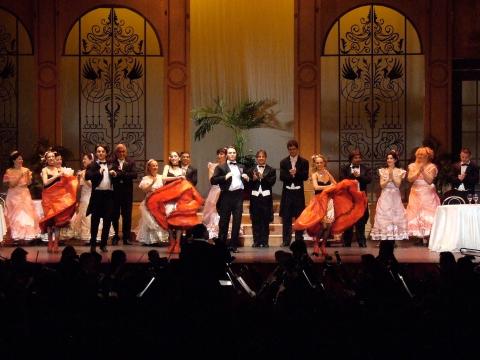 The Merry Widow finale. Photo © 2007 Robin Grant 
