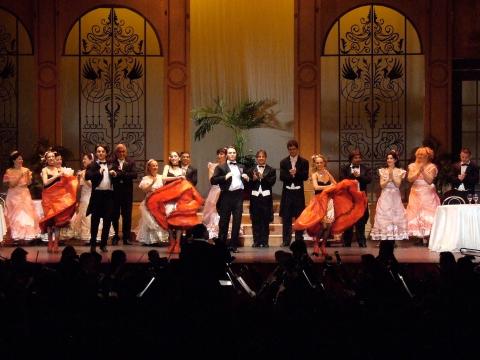 The Merry Widow finale. Photo © 2007 Robin Grant