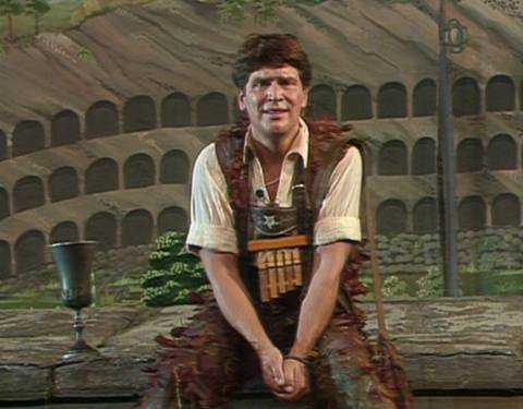 Christian Boesch as Papageno. Screenshot © 1982 ORF