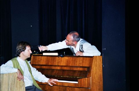 Rui dos Reis (seated, left) in a Chekhov production 