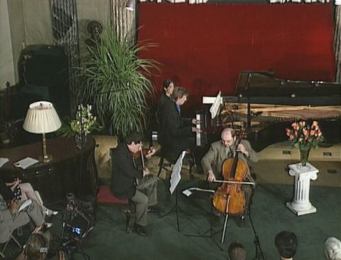 The Nobilis Trio at Steinway Hall. Screenshot © 2000 D'Alessio Media Inc and NHK 