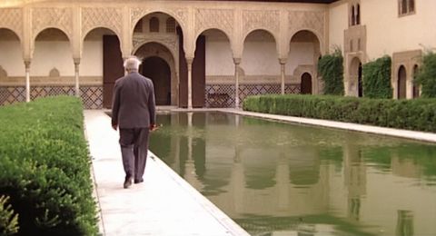 Segovia at Alhambra. Screenshot © 2005 Opus Arte/Allegro Films