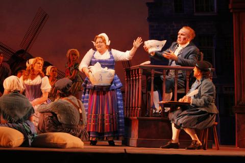 Elizabeth Bishop, James Johnson and Bonaventura Bottone in 'Der Zerbrochene Krug'. Photo © 2008 Robert Millard