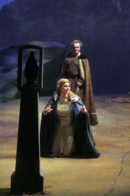 Camilla Nylund (Elisabeth) prays for Tannhäuser's redemption while Russell Braun (Wolfram von Eschenbach) looks on. Photo © 2008 Cory Weaver
