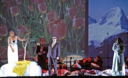 The bloody dénouement of Balázs Kovalik's Budapest 'Elektra', with Elektra (Nadine Secunde), Orestes (Béla Perencz) and Chrysothemis (Eva Bátori). Photo © 2007 Vera Éder 