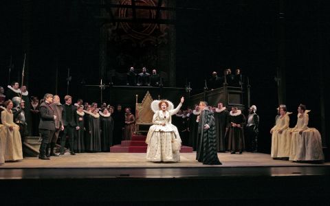 A scene from San Diego Opera's 'Mary, Queen of Scots' ('Maria Stuarda'). Photo © 2008 Ken Howard