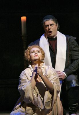 Angela Gilbert as Mary Stuart and Reinhard Hagen as Talbot. Photo © 2008 Ken Howard 