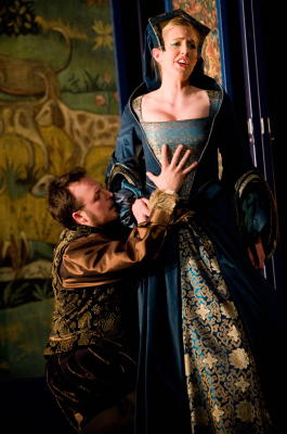 Riccardo Simonetti (Henry VIII) and Julia Riley (Jane Seymour) 