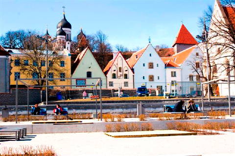 Merchants' Houses in Tallinn. Photo © 2008 Peter Howell
