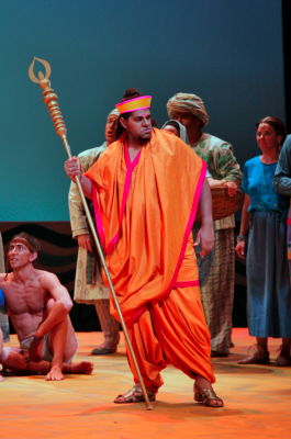 José Gallisa as Nourabad in San Diego Opera's production of 'The Pearl Fishers'. Photo © 2008 Ken Howard
