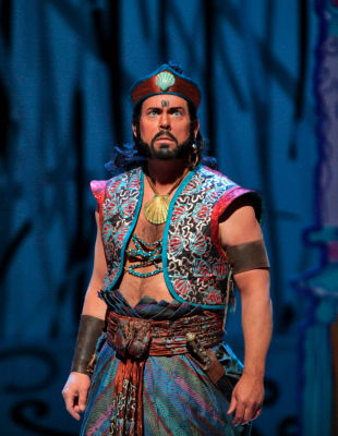 Malcolm MacKenzie as Zurga in San Diego Opera's production of 'The Pearl Fishers'. Photo © 2008 Ken Howard