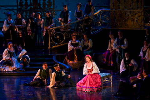 Amanda Roocroft as Hanna Glawari (centre) in English National Opera's 'The Merry Widow'. Photo © 2008 Clive Barda