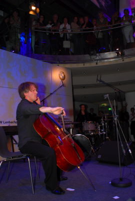 Alban Gerhardt plays Bach at Munich's Long Night of Music festival. Photo © 2008 Frank Langbein