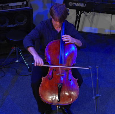 A closer view of Alban Gerhardt's Gofriller cello. Photo © 2008 Frank Langbein