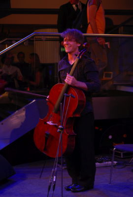 Gerhardt takes his bows in Munich. Photo © 2008 Frank Langbein