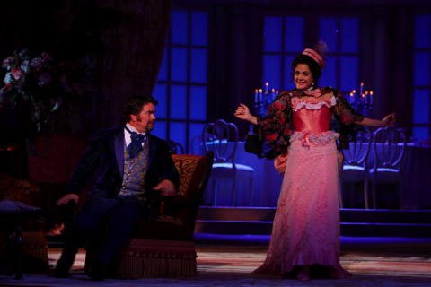 Greg Fedderly and Amanda Squitieri in the Los Angeles Opera production of Puccini's 'La Rondine'. Photo © 2008 Robert Millard