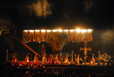 The 'Te Deum' Act I finale from Puccini's 'Tosca' at the Verona Arena. Photo © 2008 Maurizio Brenzoni 