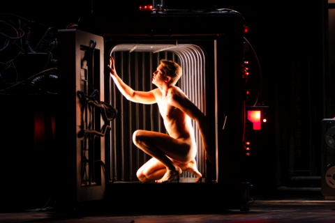 Daniel Okulitch (Seth Brundle) in 'The Fly' at Los Angeles Opera. Photo © 2008 Robert Millard