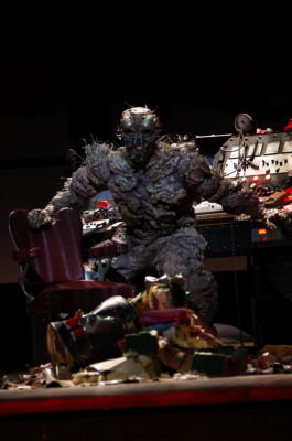 Daniel Okulitch (Seth Brundle) in 'The Fly' at Los Angeles Opera. Photo © 2008 Robert Millard 